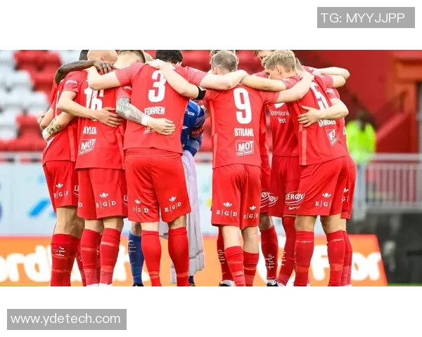 登克尔克与罗森博格的精彩对决揭示足球战术与团队协作的魅力