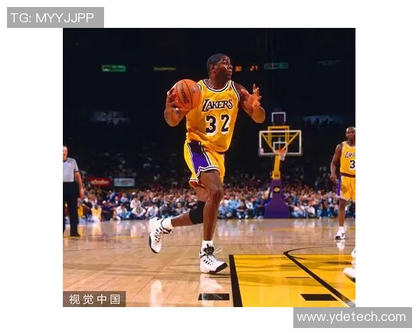 马丁内斯的传奇之路：从默默无闻到足球巨星的蜕变与辉煌